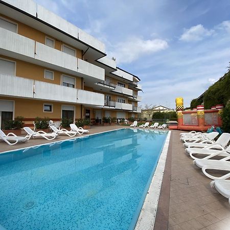 Hotiday Residence Garda 佩斯基耶拉德加达 外观 照片